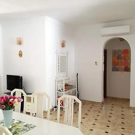 3 Bedroom Spacious アパート フエンヒロラ